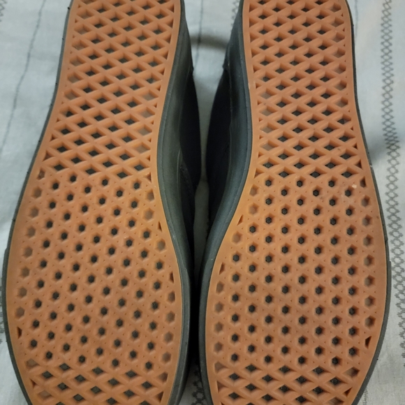 Men NWOT size 13 comfycush slip-on vans sneakers black WORN FOR A MIN. TOO SMALL - Picture 4 of 5